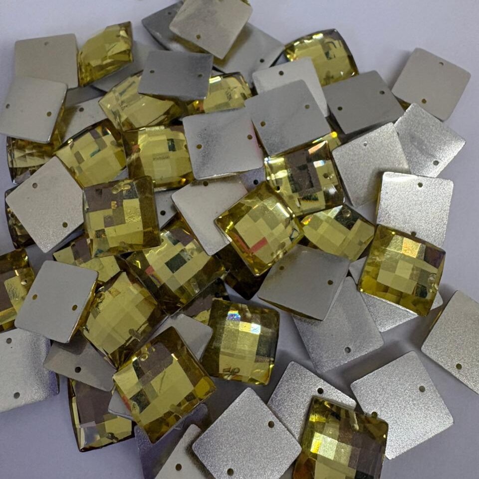 Chaton Quadrado15x15mm Dourado/ 3000 peças