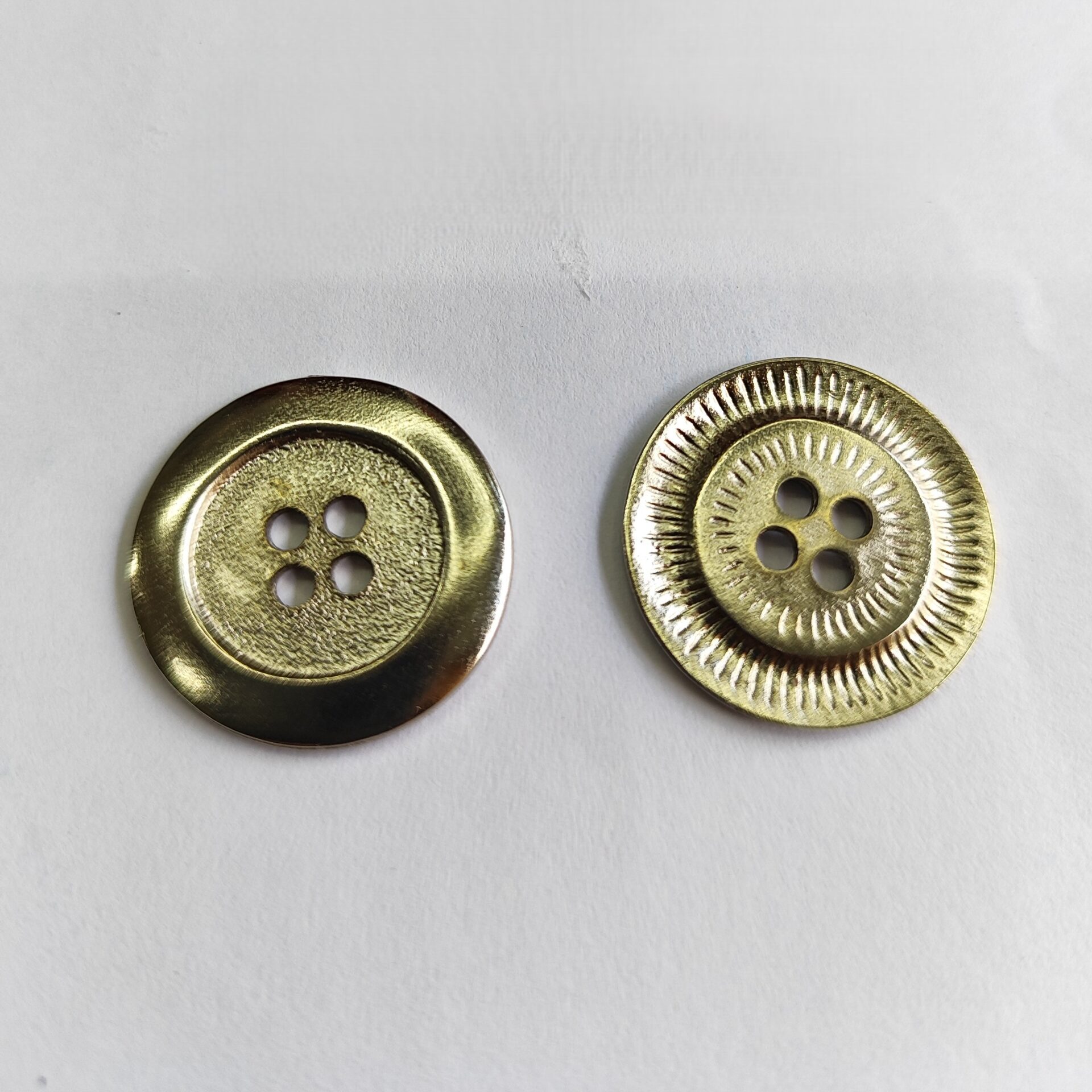 Botão de Metal 9372/40 Tam 40 Dourado/ 500 pçs